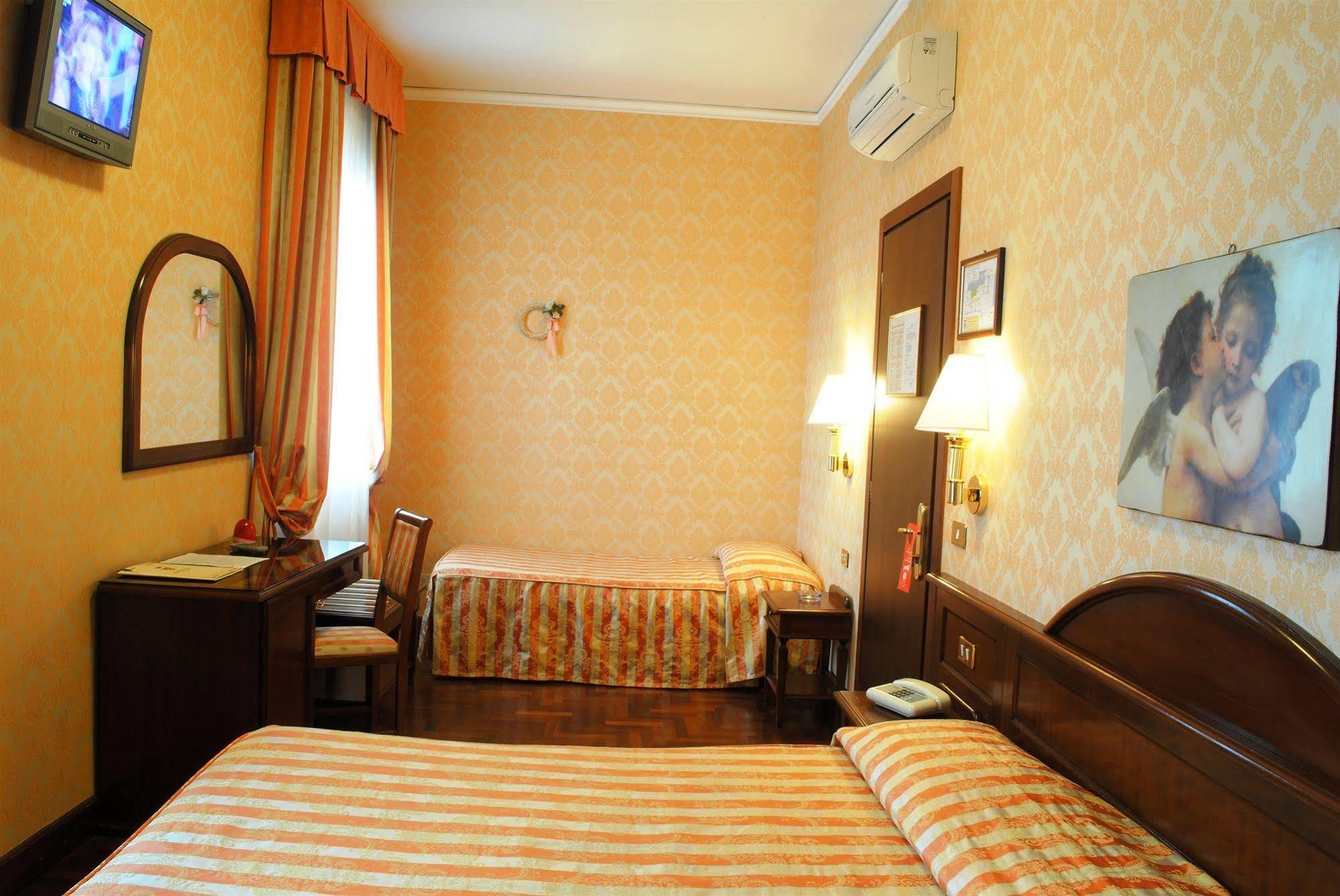 Hotel Boccaccio Florenţa Exterior foto