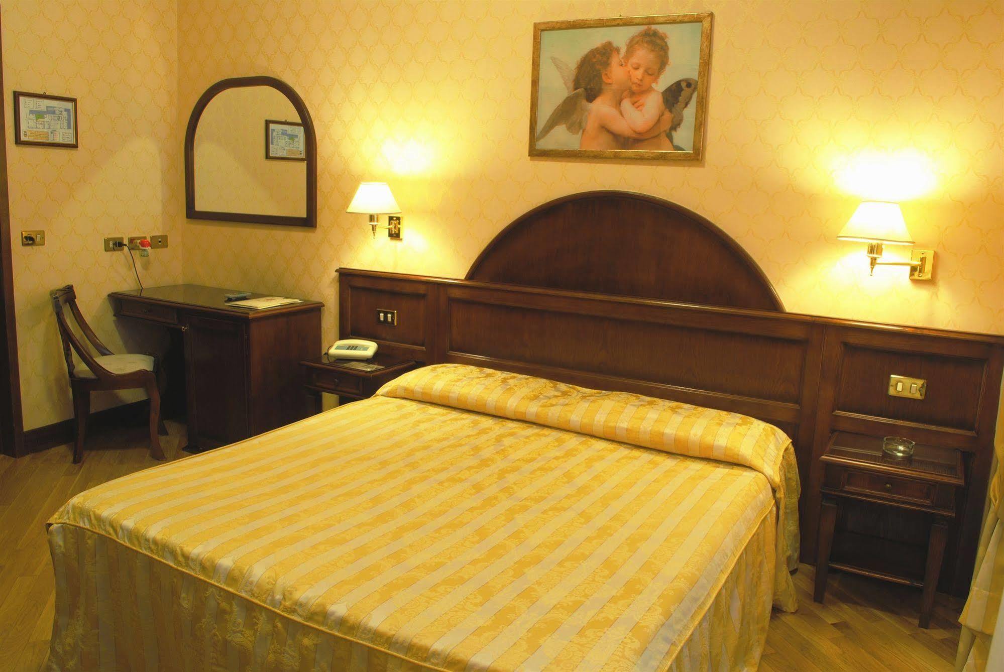 Hotel Boccaccio Florenţa Exterior foto