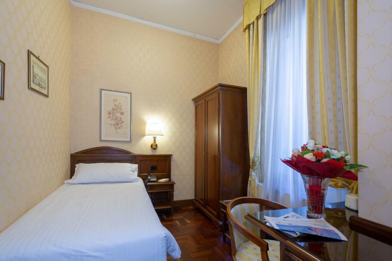 Hotel Boccaccio Florenţa Exterior foto