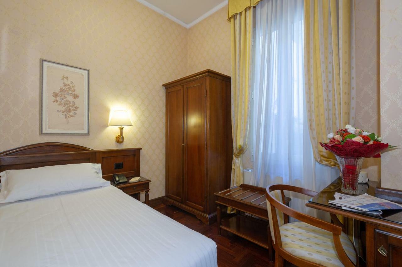 Hotel Boccaccio Florenţa Exterior foto